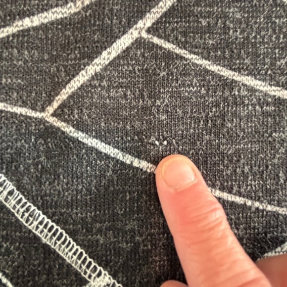 GG Collection made in Canada lightweight asymmetric hem sweater sz LG - Picture 14 of 15